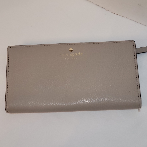 Kate Spade Bifold Wallet Beige Pebbled Leather - Picture 2 of 10